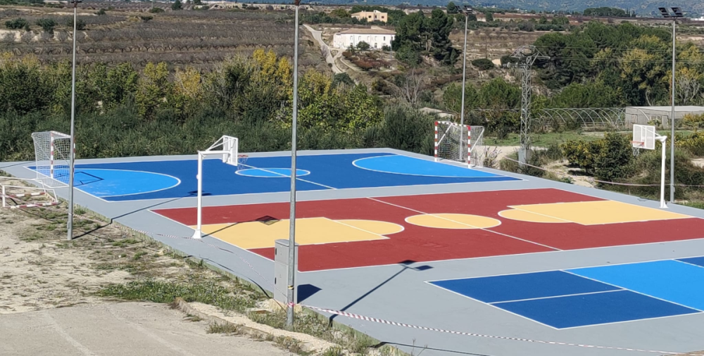Construcción de tres mini pistas deportivas